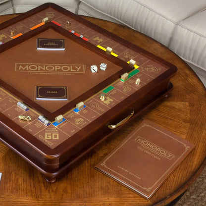 Luxury Monopoly bordspel met houten kist, dobbelstenen en kaarten, ideaal voor gezinsavonden en strategie spelers
