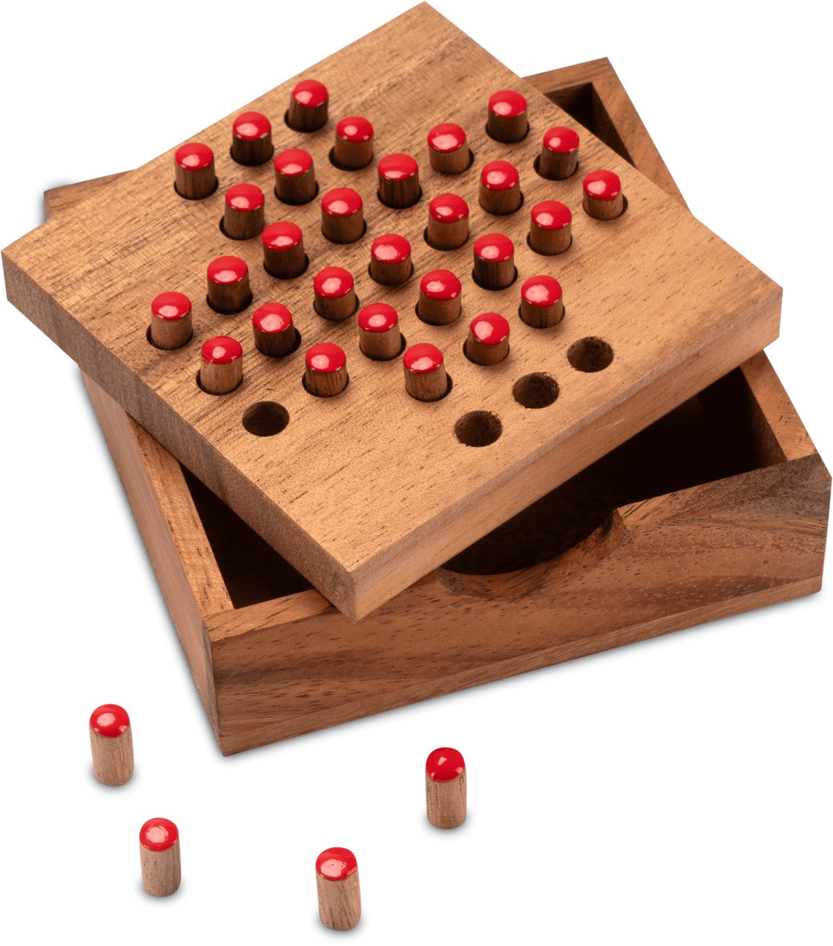 Houten strategiepuzzel met rode pinnen, duurzaam bordspel voor jong en oud